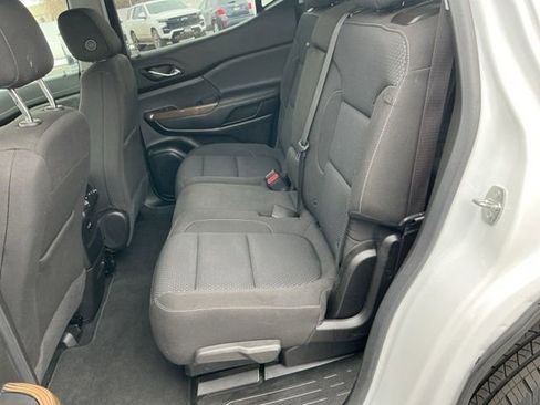 Used 2023 GMC Acadia SLE image 13