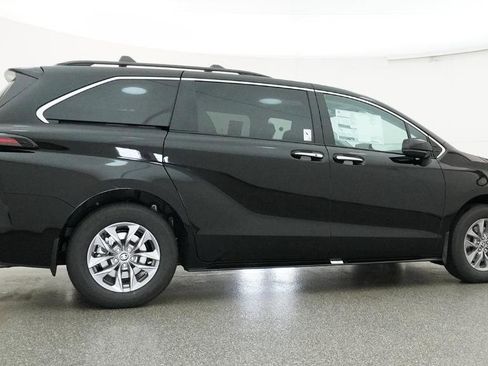 New 2026 Toyota Sienna XLE FWD image 9