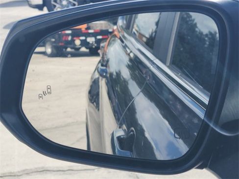 Used 2024 Toyota Highlander LE image 18