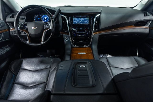 Used 2018 Cadillac Escalade Premium Luxury AWD/4WD image 21
