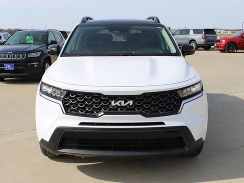 Used 2022 Kia Sorento S w/ Panoramic Sunroof Package image 2