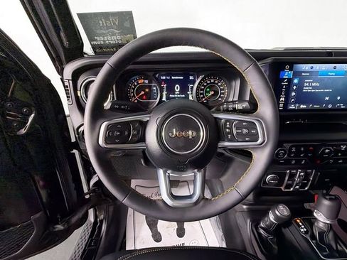 Used 2024 Jeep Wrangler Unlimited Sahara w/ Technology Group AWD/4WD image 11