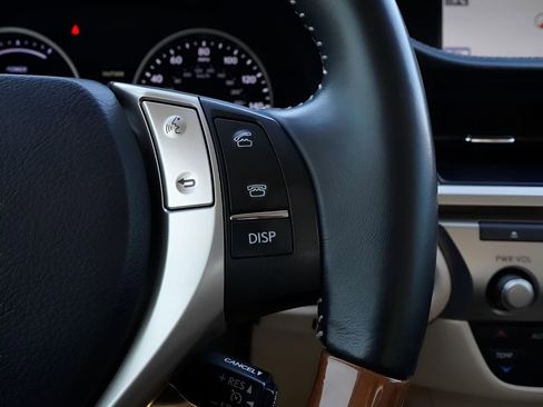 Used 2013 Lexus ES 300h w/ Luxury Pkg image 32