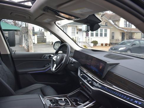 Used 2025 BMW X7 xDrive40i w/ Premium Package image 20