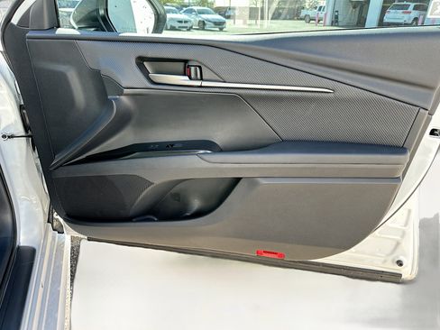 Used 2025 Toyota Camry SE image 30