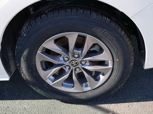 Certified 2025 Toyota Sienna LE image 15