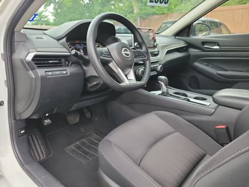 Used 2025 Nissan Altima 2.5 SV FWD image 20