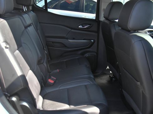 Used 2023 GMC Acadia SLT FWD image 45
