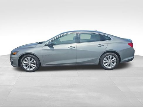 Used 2025 Chevrolet Malibu LT FWD image 2