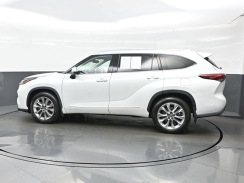 Used 2022 Toyota Highlander Limited AWD/4WD image 3