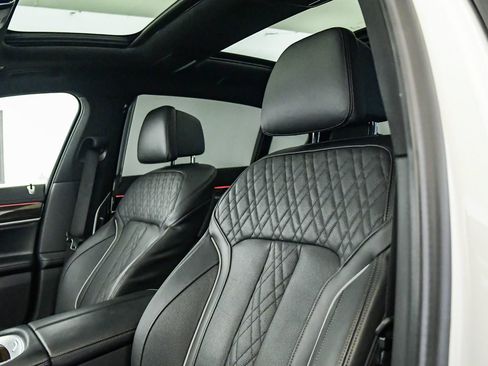 Used 2022 BMW 740i w/ M Sport Package RWD image 20