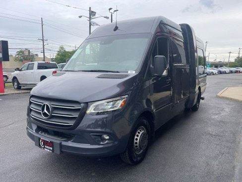 Used 2020 Mercedes-Benz Sprinter 4500 w/ Premium Plus Package image 3