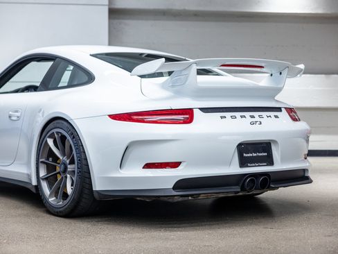 Used 2014 Porsche 911 GT3 w/ Sound Package Plus RWD image 25