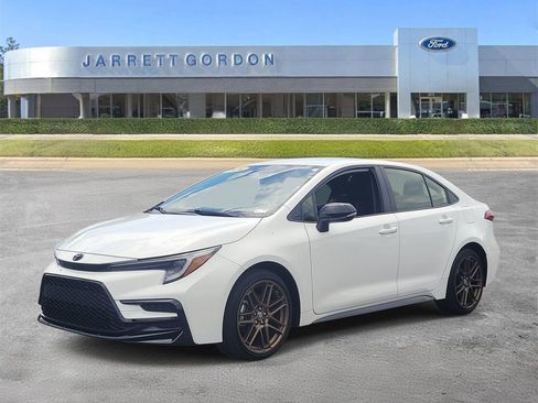 Used 2024 Toyota Corolla SE w/ Convenience Package FWD image 2
