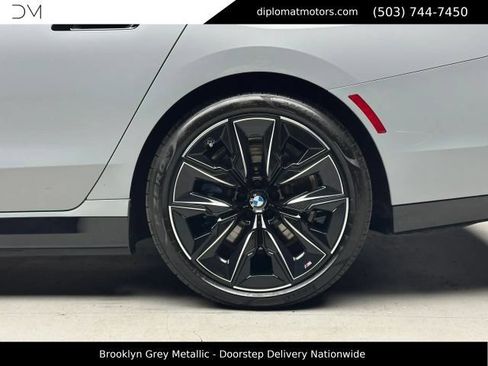 Used 2025 BMW i7 xDrive60 AWD/4WD image 43