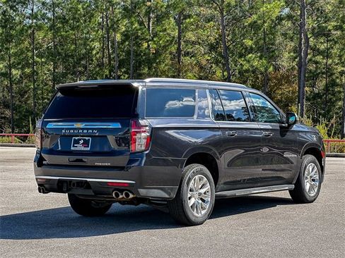 Used 2024 Chevrolet Suburban Premier image 8