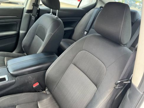 Used 2025 Nissan Altima 2.5 SV FWD image 12