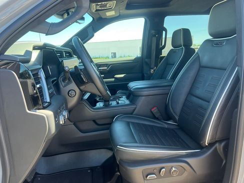 Used 2024 GMC Sierra 1500 AT4X AWD/4WD image 4