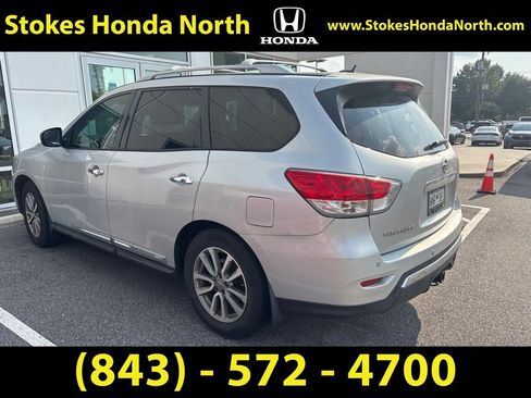 Used 2015 Nissan Pathfinder SL w/ SL Premium Package FWD image 3