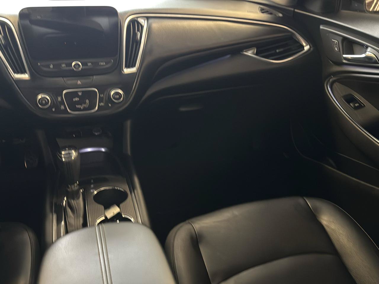 Used 2017 Chevrolet Malibu LT w/ Leather Package FWD image 22