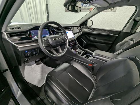 Used 2023 Jeep Grand Cherokee 4WD 4xe image 15