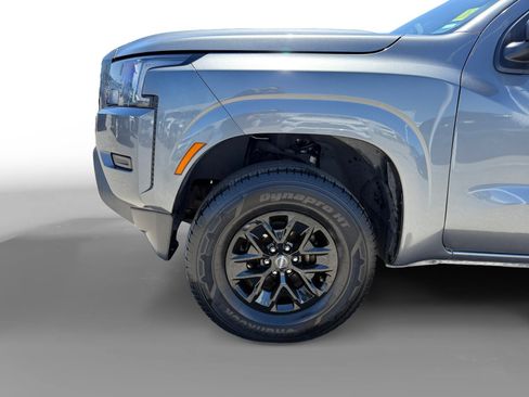 Used 2024 Nissan Frontier SV AWD/4WD image 9