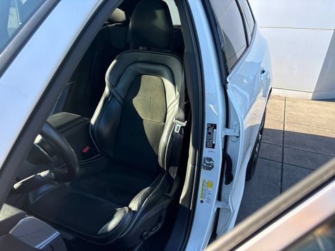 Used 2018 Volvo XC60 T8 R-Design w/ Convenience Package AWD/4WD image 12