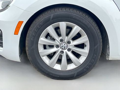 Used 2018 Volkswagen Beetle 2.0T S FWD image 28