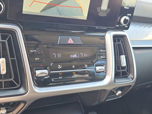 Certified 2023 Kia Sorento S image 24