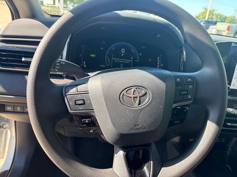 Used 2026 Toyota Camry LE FWD image 14