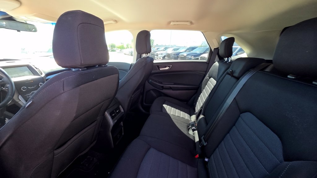 Used 2020 Ford Edge SE FWD image 13