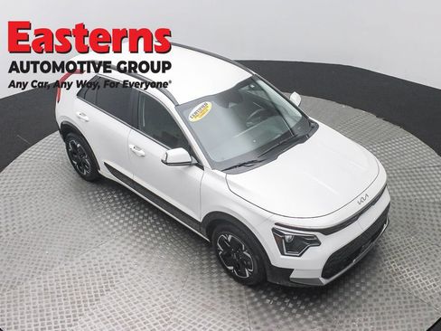 Used 2023 Kia Niro Wind w/ Wind Preserve Package FWD image 3