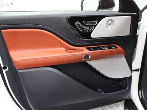 Used 2025 Lincoln Aviator Reserve w/ Luxury Package image 11