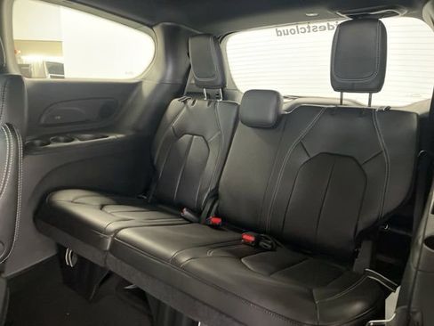 New 2026 Chrysler Pacifica Select AWD/4WD image 19