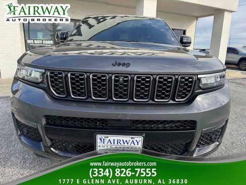 Used 2023 Jeep Grand Cherokee L Summit image 3