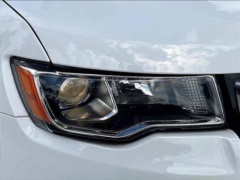 Used 2022 Jeep Grand Cherokee Limited AWD/4WD image 28