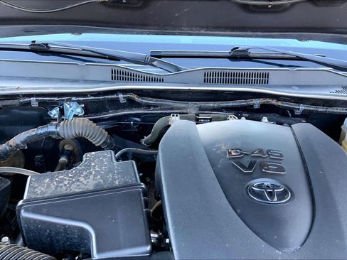 Used 2022 Toyota Tacoma TRD Off-Road AWD/4WD image 32