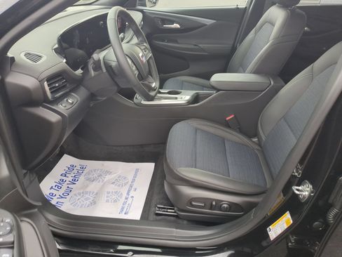 Certified 2025 Buick Envista Sport Touring w/ Convenience I Package FWD image 17
