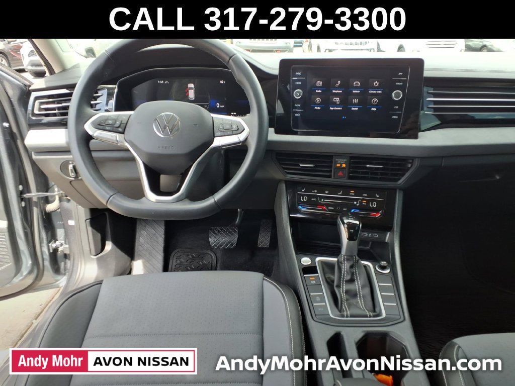 Used 2025 Volkswagen Jetta SE FWD image 38