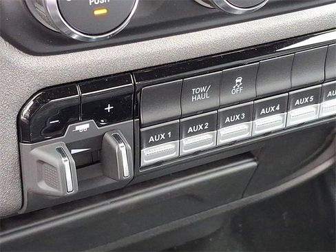 Used 2024 RAM 2500 Tradesman w/ Chrome Appearance Group image 17