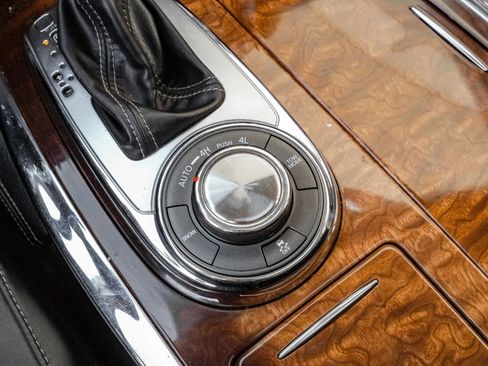 Used 2016 INFINITI QX80 4WD w/ Deluxe Technology Package image 27