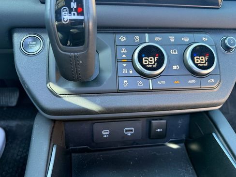 Used 2024 Land Rover Defender 130 X-Dynamic SE image 21