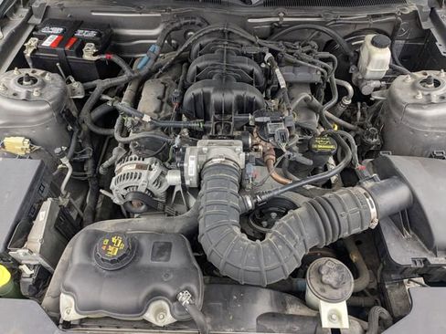 Used 2010 Ford Mustang Convertible image 19