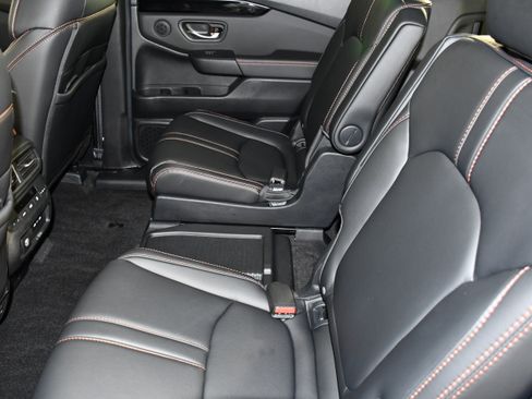 Certified 2025 Honda Pilot TrailSport image 50