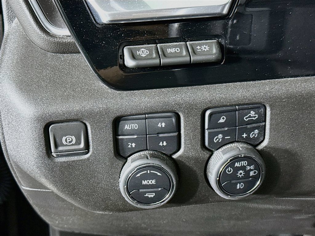 Used 2024 Chevrolet Silverado 1500 High Country w/ Technology Package AWD/4WD image 10