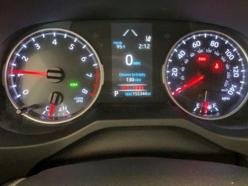 Used 2019 Toyota RAV4 XLE w/ Convenience Package FWD image 10