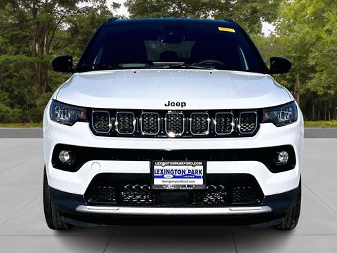 Used 2024 Jeep Compass Limited image 2
