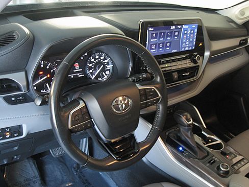 Used 2020 Toyota Highlander Platinum image 13