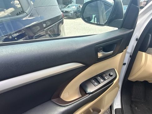Used 2018 Toyota Highlander XLE FWD image 7