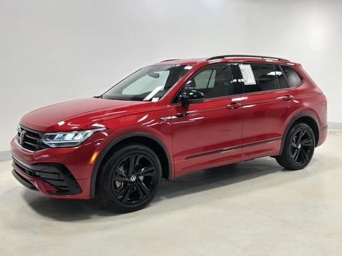 Certified 2024 Volkswagen Tiguan SE R-Line AWD/4WD image 34
